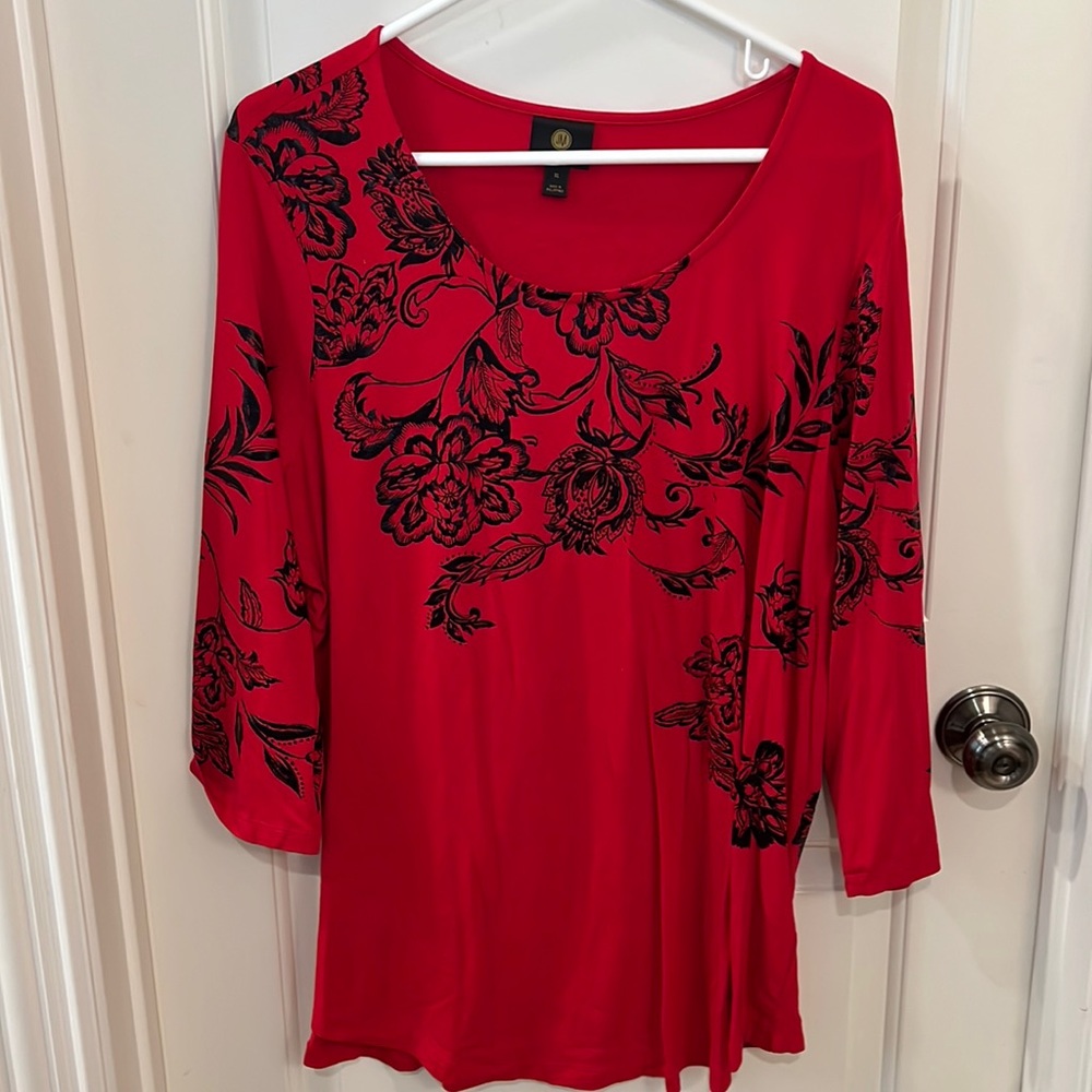 From the JM collection, embellished tunic top.